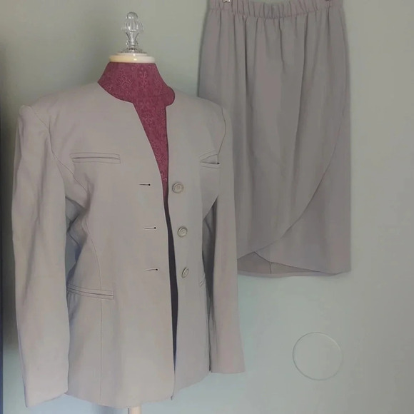 Escada Taupe Wrap Skirt Suit, EU 36 - Picture 1 of 11
